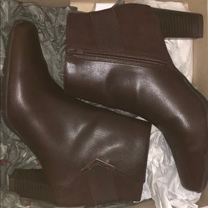 *Never Worn* Brown heeled ankle boots
